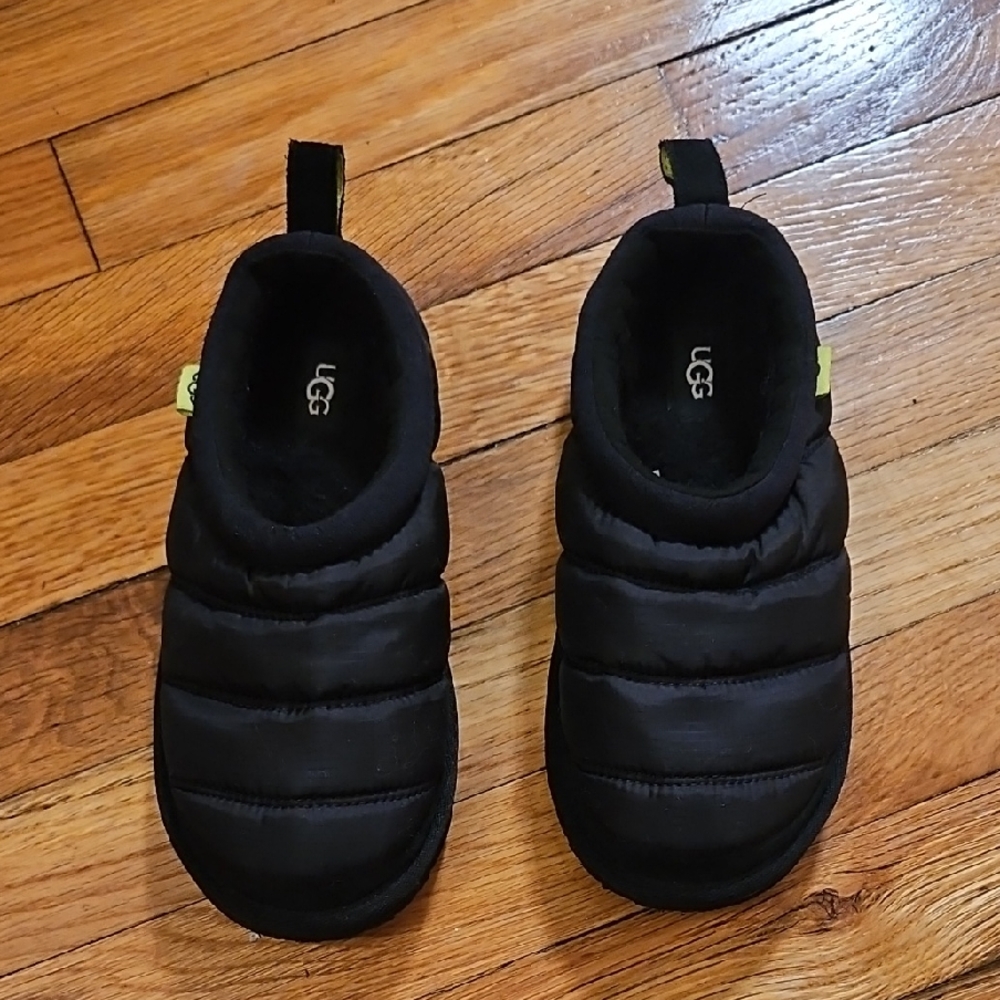 UGG Tasman Kids Black Puffer Slip-On Slippers Unisex. Size 1